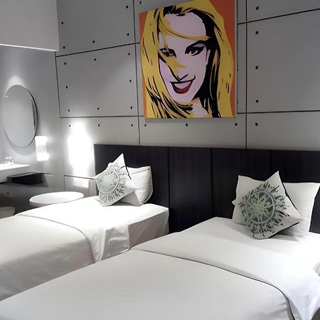 Hotel Cemerlang Бандунг Экстерьер фото