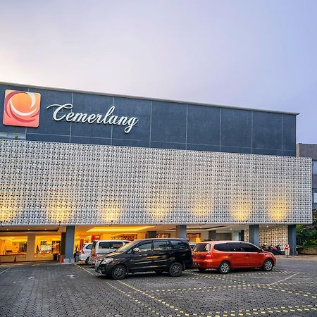 Hotel Cemerlang Бандунг Экстерьер фото