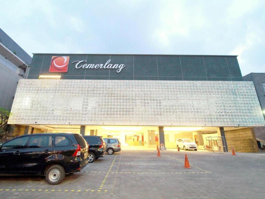 Hotel Cemerlang Бандунг Экстерьер фото
