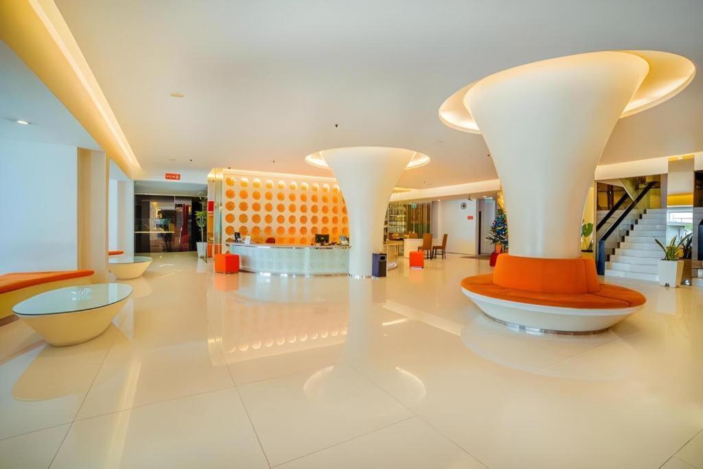 Hotel Cemerlang Бандунг Экстерьер фото