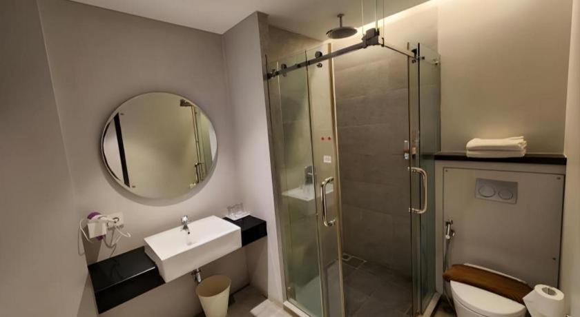 Hotel Cemerlang Бандунг Экстерьер фото
