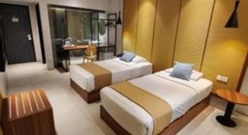 Hotel Cemerlang Бандунг Экстерьер фото