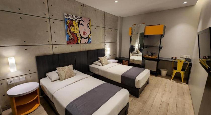 Hotel Cemerlang Бандунг Экстерьер фото